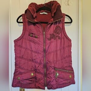 Maurices Burgundy Puffer Vest w/removable hoodie size L